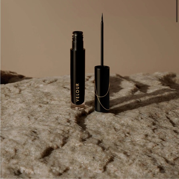 Velour
Lash & Go Liner
Lash Adhesive
3-in-1 Magnetic Eyeliner - Picture 2 of 4